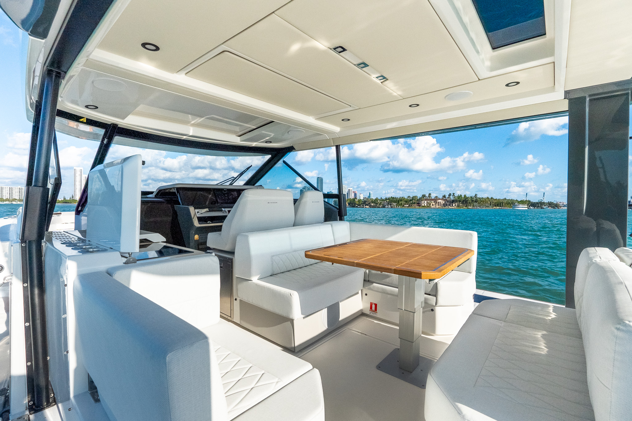 Yacht Photo 6